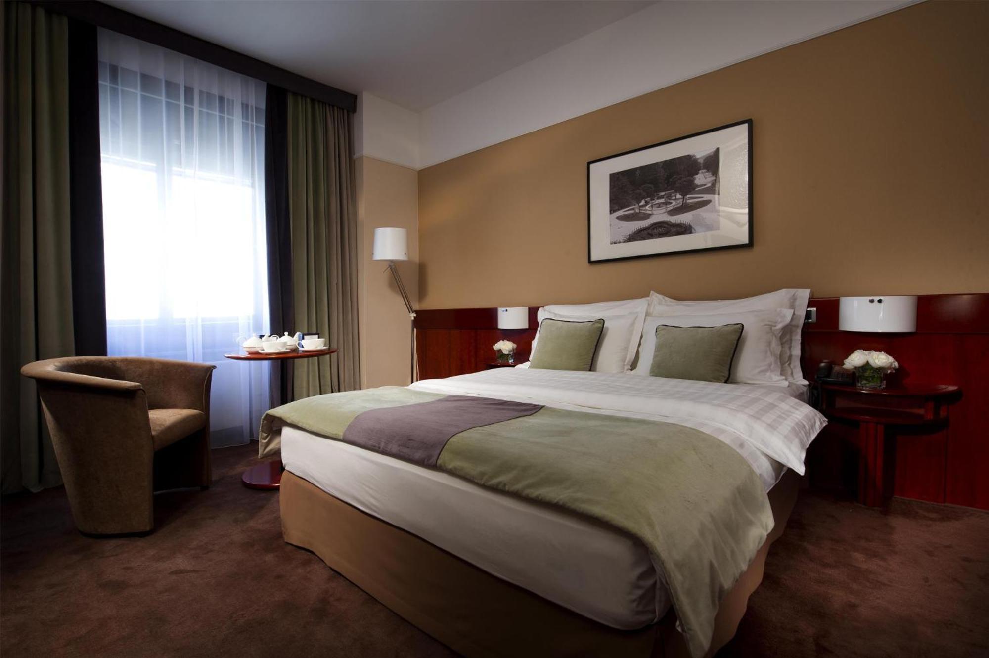 Special Offer - Comfort Double Room with Exclusive New Year's Eve Party and Buffet Dinner,113160111:JPEG